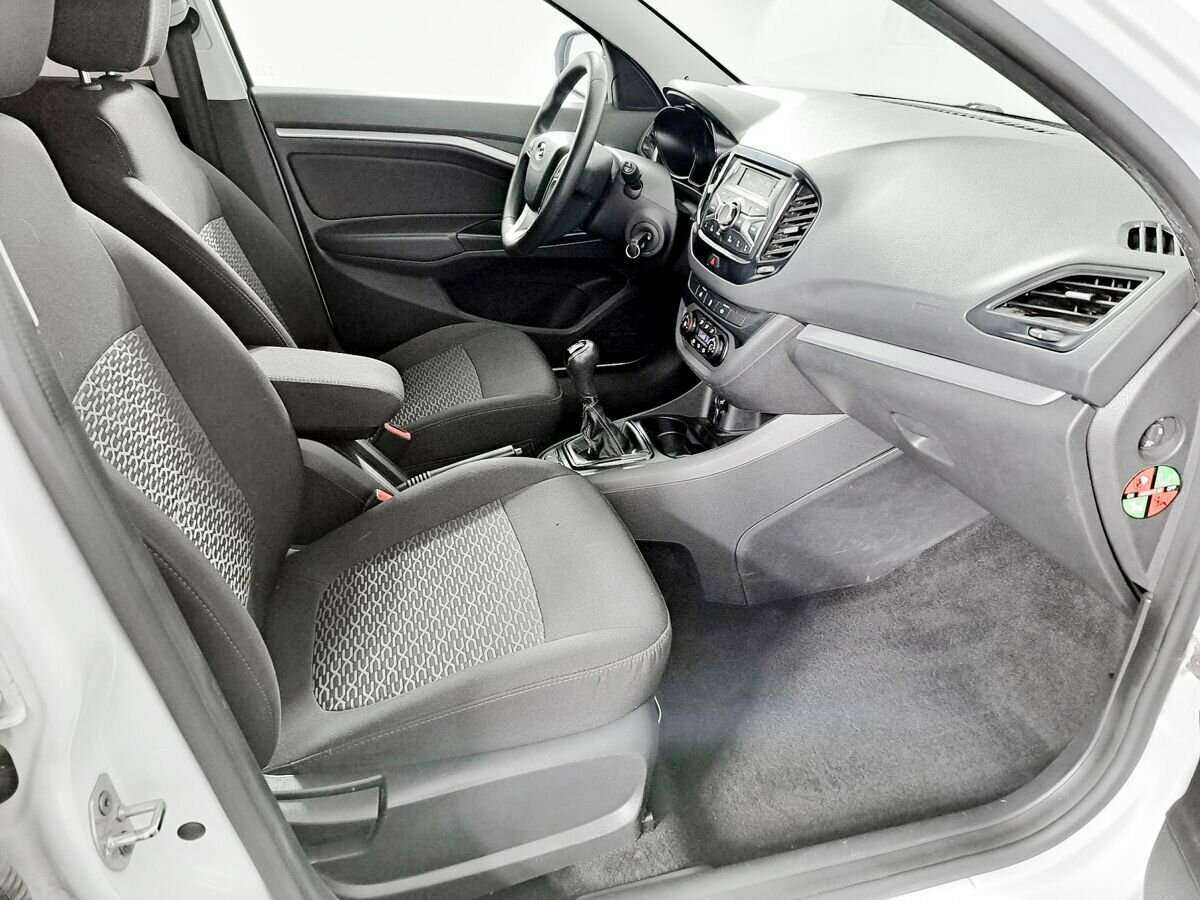 Купить Lada (ВАЗ) Vesta, 2019, 70 350 км, фото №9